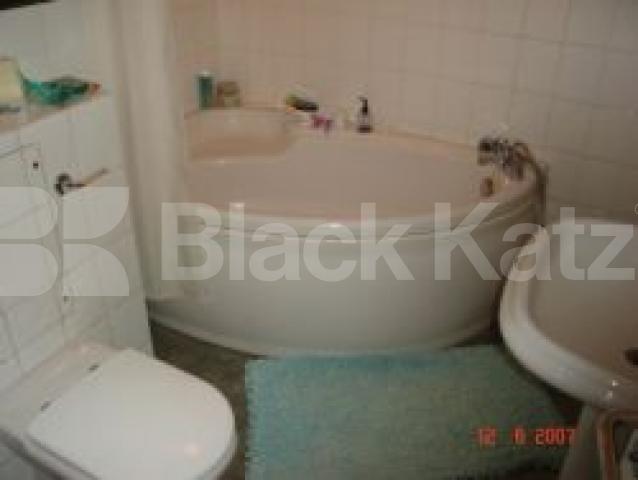 			MUST SEE!!!, 2 Bedroom, 1 bath, 1 reception Flat			 Pax Studios,Park Road, CROUCH END N8